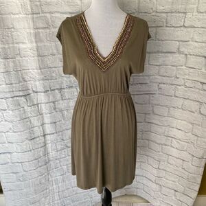 Soprano women M short sleeve beaded v-neck dress w/elastic waist khaki